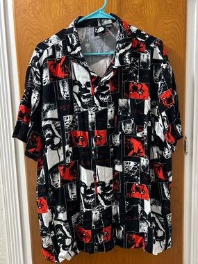 Men's Black, White & Red   Horror IT Graphic Button-Up Shirt
